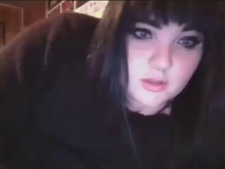Webcam BBW brunette gets licked by her own pet